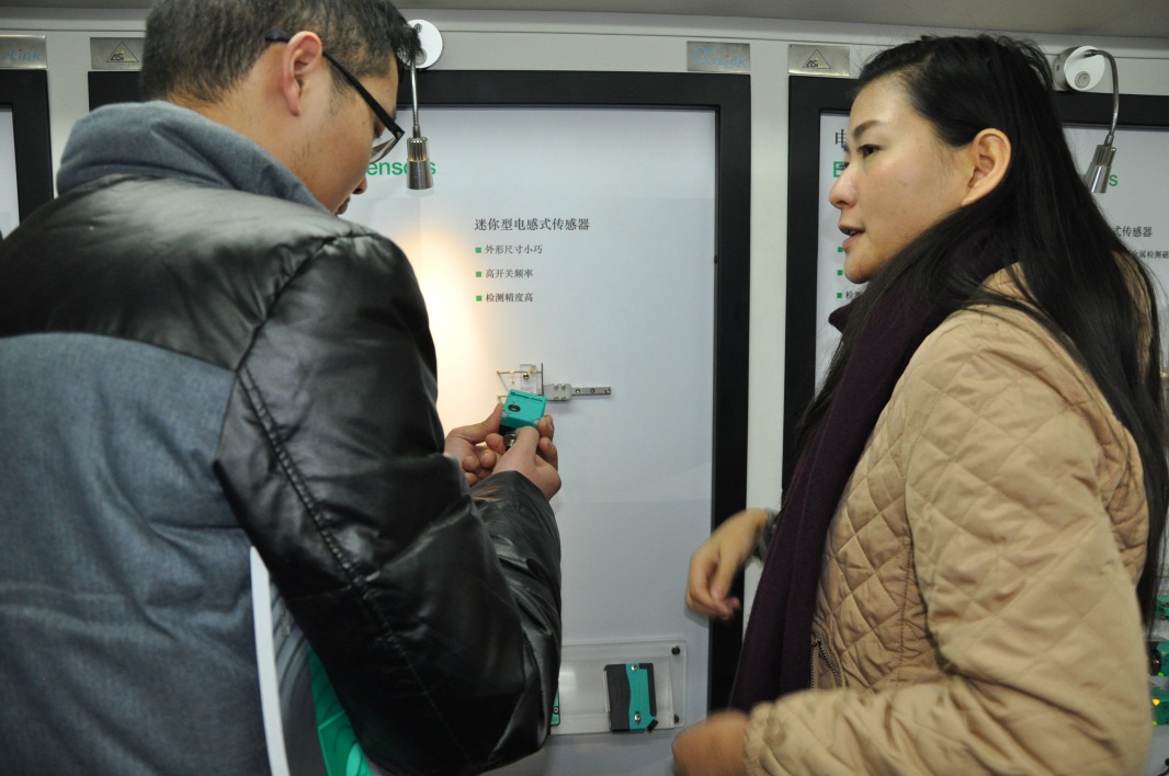 倍加福携多款传感器探访开云手机注册公司-4.jpg